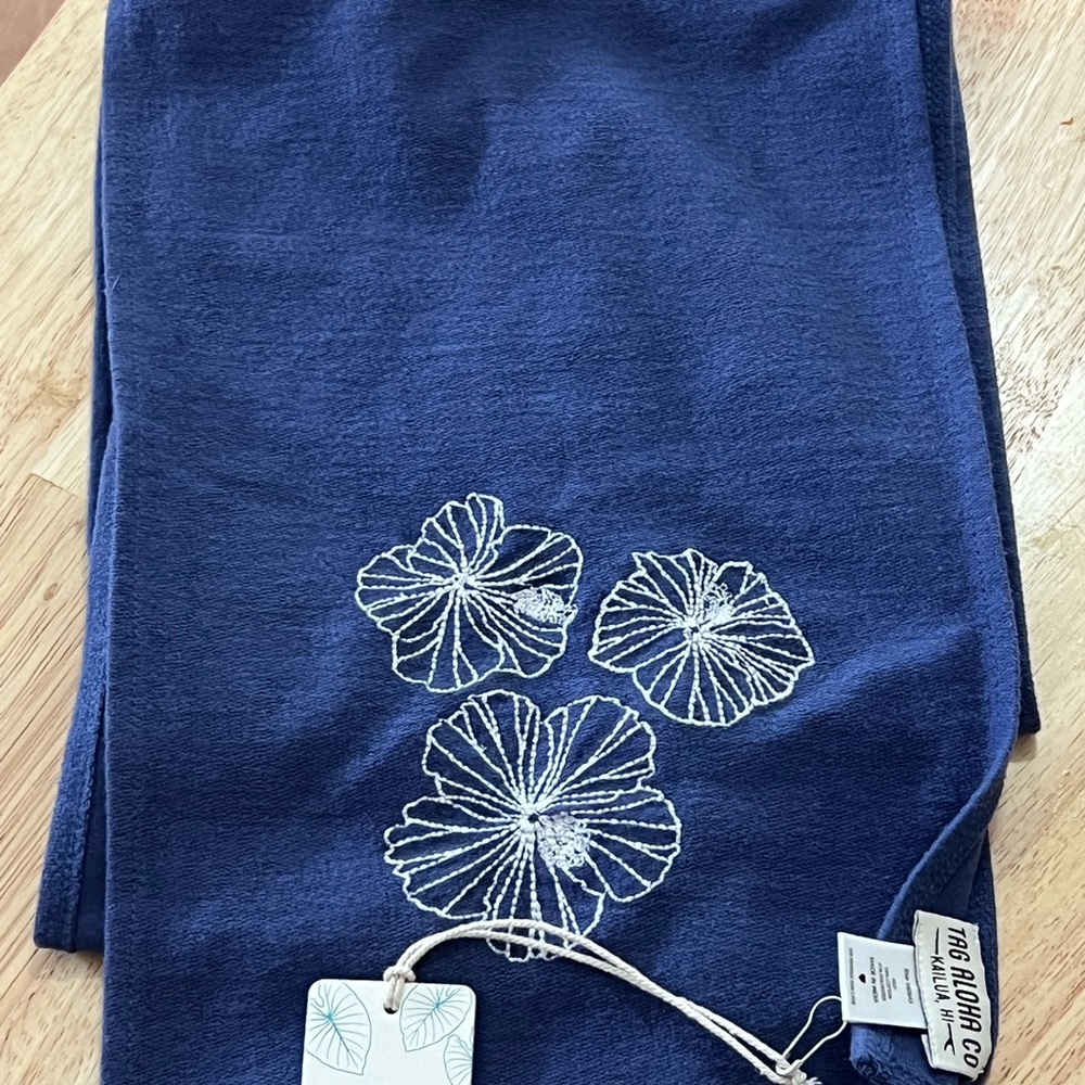 NWT Tag Aloha Co. blue hibiscus scarf